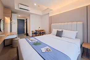 Wooden Tone Studio At At Collins Boulevard Apartment