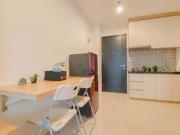 Comfortable 1Br At Belmont Residence Puri Apartment