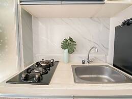 Basic 1Br Apartment At Vittoria Residence