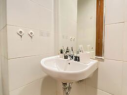 Basic 1Br Apartment At Vittoria Residence