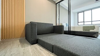 Basic Brown Accent 1Br Apartment Collins Boulevard