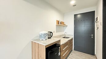 Basic Brown Accent 1Br Apartment Collins Boulevard