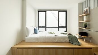 Restful And Modern Studio At Collins Boulevard Apartment