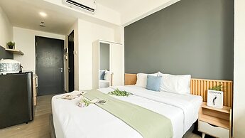Modern Look Studio Room At Collins Boulevard Apartment