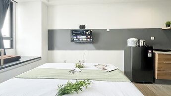 Modern Look Studio Room At Collins Boulevard Apartment
