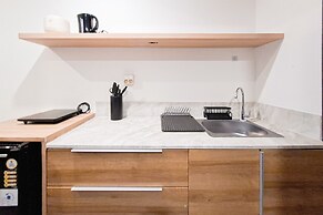 Modern And Bright Studio Apartment Collins Boulevard