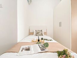 Basic Studio Apartment At Vittoria Residence