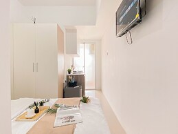 Basic Studio Apartment At Vittoria Residence