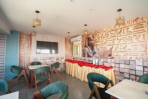 Pyraking Pyramids View Inn