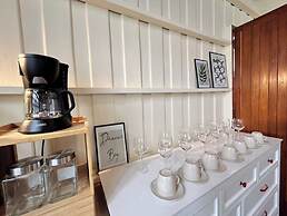 White & Green Boutique Homestay