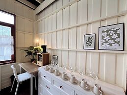 White & Green Boutique Homestay