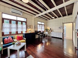 White & Green Boutique Homestay