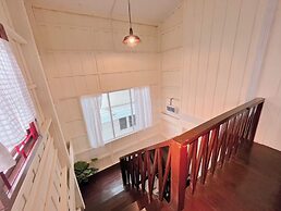 White & Green Boutique Homestay