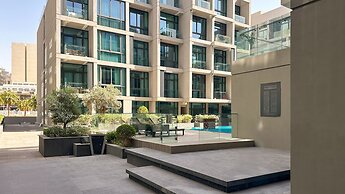Maison Privee - Serene Studio Escape with Balcony in JVC
