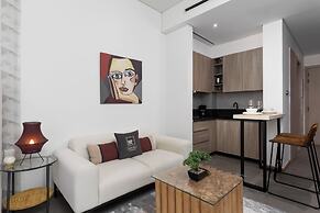 Maison Privee - Serene Studio Escape with Balcony in JVC