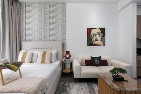 Maison Privee - Serene Studio Escape with Balcony in JVC