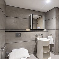 Maison Privee - Serene Studio Escape with Balcony in JVC