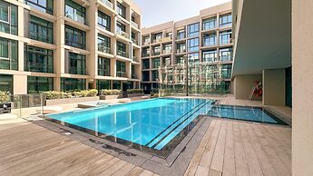 Maison Privee - Serene Studio Escape with Balcony in JVC