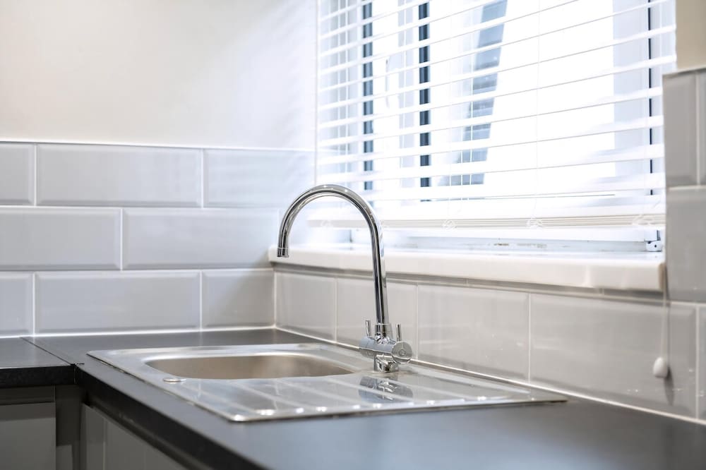 Comfortable 4-bed Home With Free Parking Wales