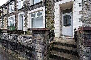 Comfortable 4-bed Home With Free Parking Wales