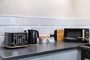 Comfortable 4-bed Home With Free Parking Wales