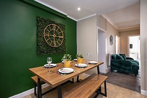 Comfortable 4-bed Home With Free Parking Wales