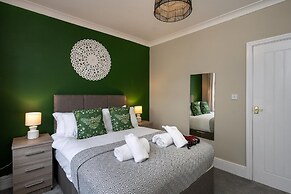 Comfortable 4-bed Home With Free Parking Wales