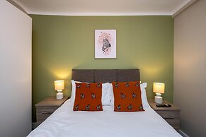 Comfortable 4-bed Home With Free Parking Wales