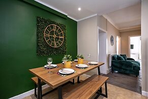 Comfortable 4-bed Home With Free Parking Wales
