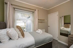 Comfortable 4-bed Home With Free Parking Wales