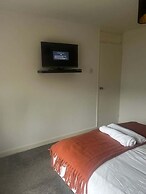 Spacious 2BR House With Sofa Bed & Parkin
