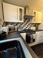 Spacious 2BR House With Sofa Bed & Parkin