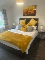 Spacious 2BR House With Sofa Bed & Parkin