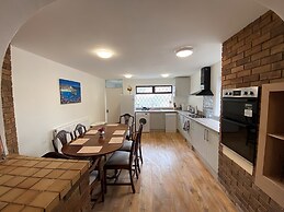 4-bedrooms - Perfect for Those Working in Bridgend