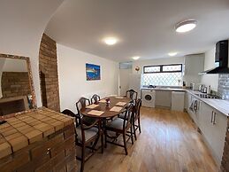 4-bedrooms - Perfect for Those Working in Bridgend