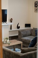Comfortable 4-bed Home With Free Parking
