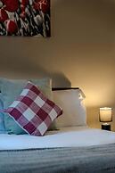 Comfortable 4-bed Home With Free Parking