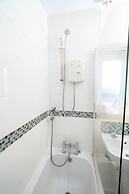 Comfortable 4-bed Home With Free Parking
