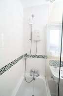 Comfortable 4-bed Home With Free Parking