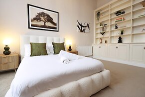 Spacious 3BR Flat in Cowbridge Centre
