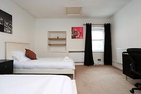 Spacious 3BR Flat in Cowbridge Centre