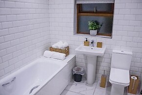 Spacious & Comfortable 2-bedroom Home