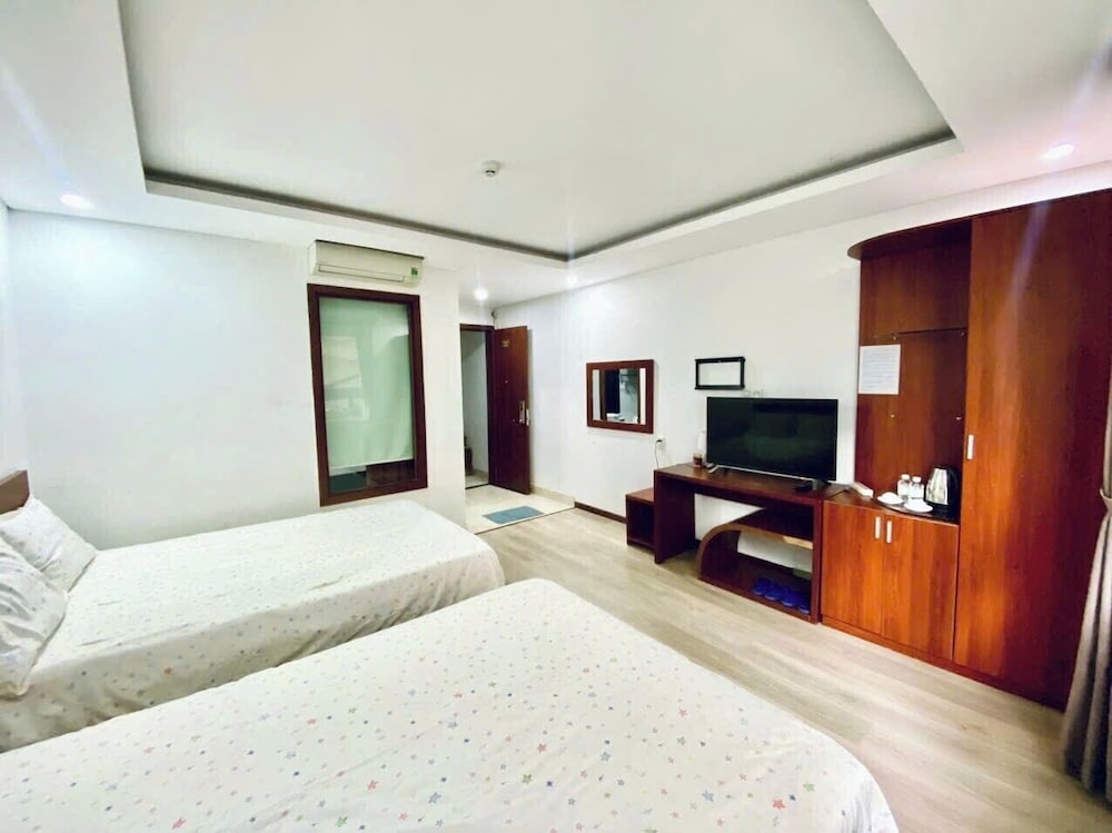 BEAR HOTEL & HOMESTAY 2