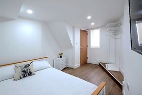 Modern Comforts 4 Bedroom Home for Work & Play