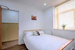 Modern Comforts 4 Bedroom Home for Work & Play