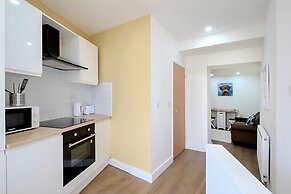 Modern Comforts 4 Bedroom Home for Work & Play