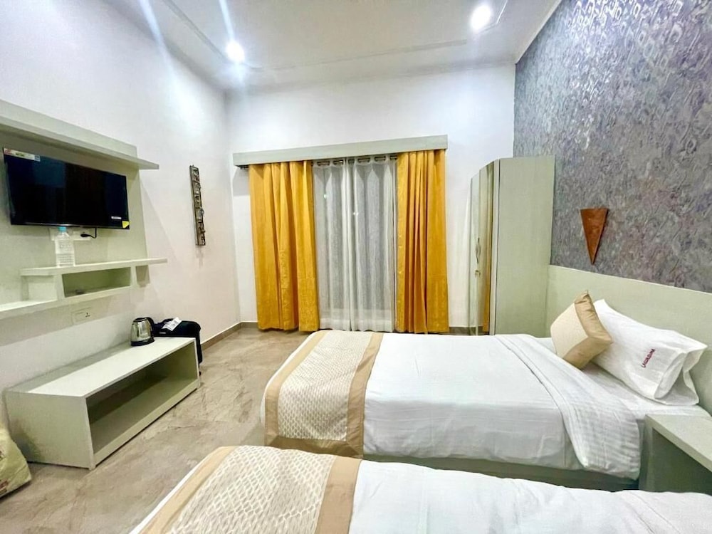 Lacurcuma Luxury Homestay Khajuraho