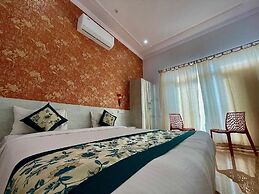 Lacurcuma Luxury Homestay Khajuraho