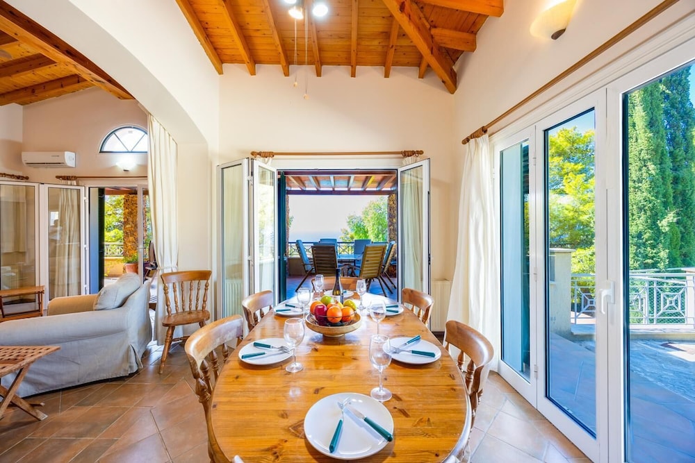 Villa Sea Pines in Nea Dimmata