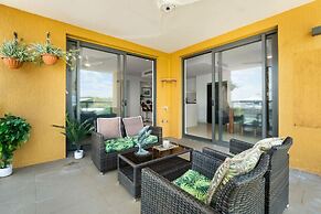 Zen Paradiso Harbour View Pool Balcony